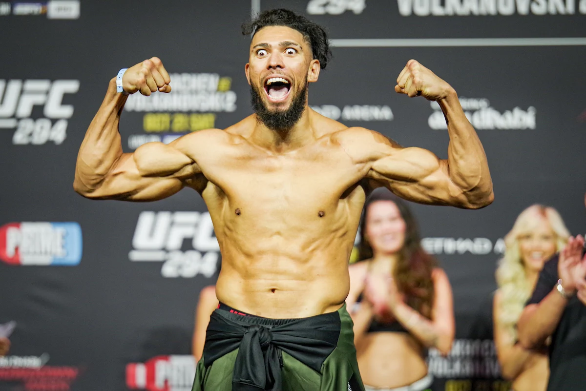 https://boxemag.com/wp-content/uploads/2024/10/johnny-walker-ufc-294.webp